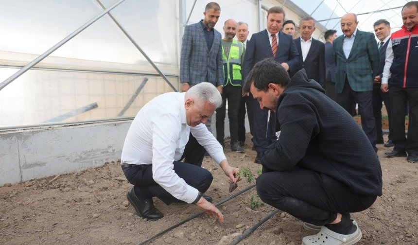 Binali Yıldırım’dan Erzincan Toplu Sera Bölgesi’ne Yakın Takip