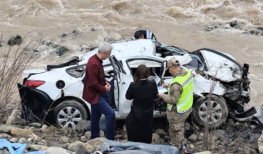 Erzincan-Sivas Karayolunda Feci Kaza: 2 Ölü, 1 Yaralı (VİDEO)