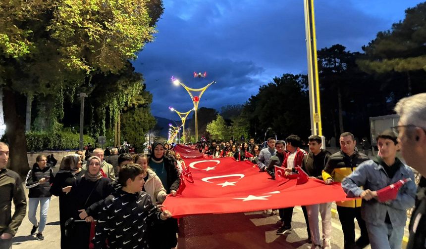 Erzincan’da 19 Mayıs Coşkusu Fener Alayıyla Taştı