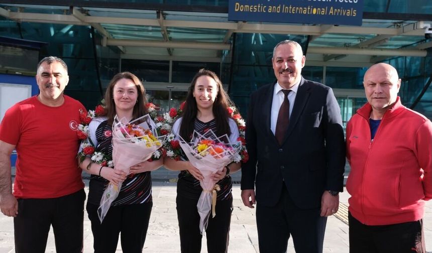 Şampiyon Sporcular Coşkuyla Karşılandı