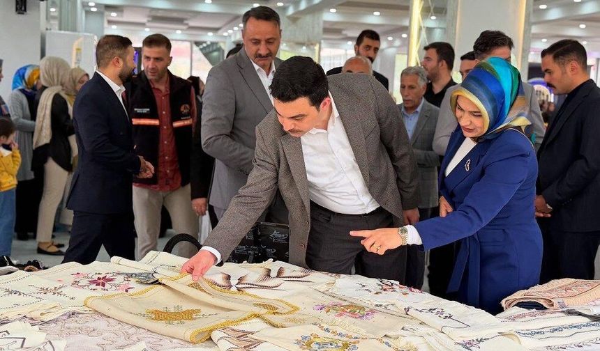 Kaymakam Sirkeci’nin katılımıyla İliç'te yıl sonu sergisi açıldı