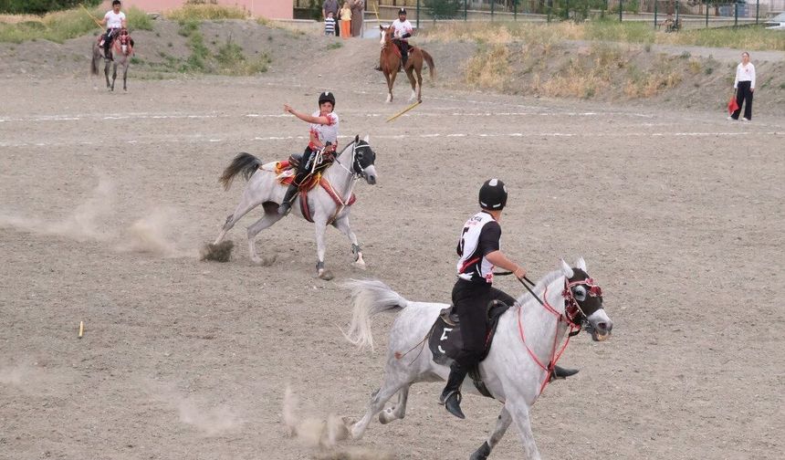 Erzincan’da Atlı Cirit Müsabakaları Tamamlandı
