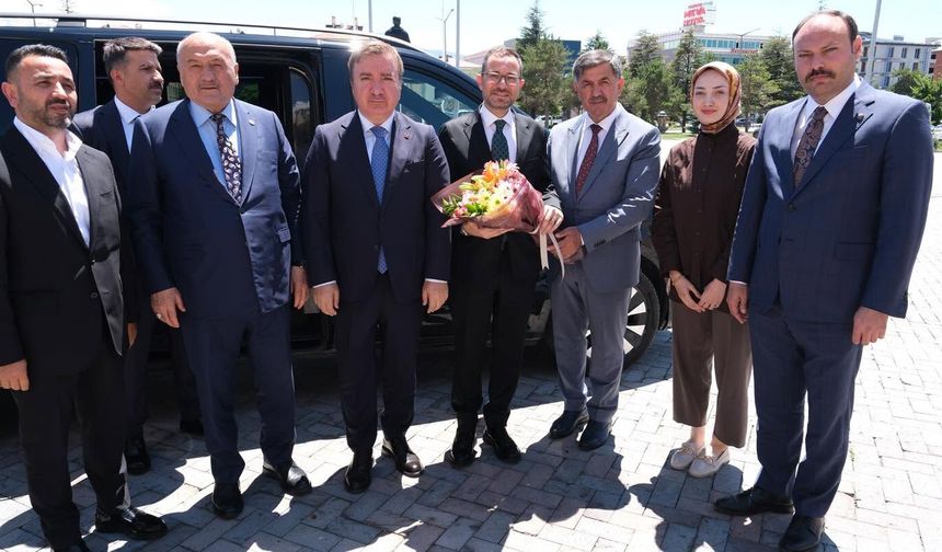 Bakan Yardımcısı Ayyıldız'dan Erzincan Belediyesine Ziyaret
