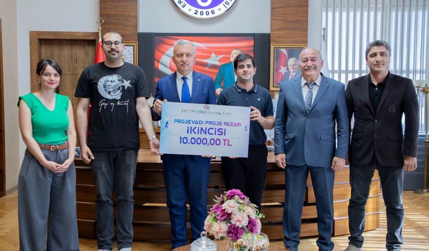 EBYÜ Öğrencilerinden Çifte Başarı