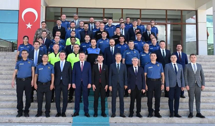 Erzincan Emniyeti’nde Terfi Sevinci: Yeni Rütbeler Törenle Takıldı