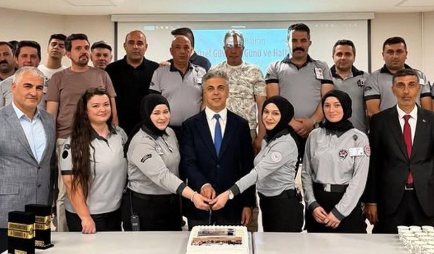 Hastanede Güvenlik Personeline Özel Kutlama