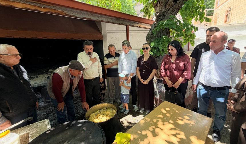 Ocak Köyü'nde Aşure Sofrasında Gönüller Buluştu