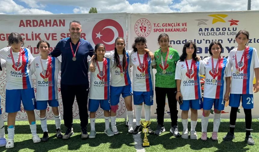 Erzincan Kız Futbol Takımı Türkiye Şampiyonası Biletini Aldı