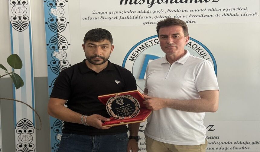 Mezuniyet Töreninde Duygulandıran Sürpriz