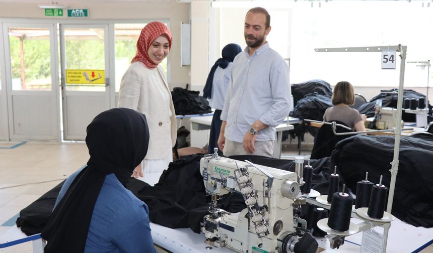 Kaymakam Kısa Duman’dan Tekstil Fabrikasına Ziyaret