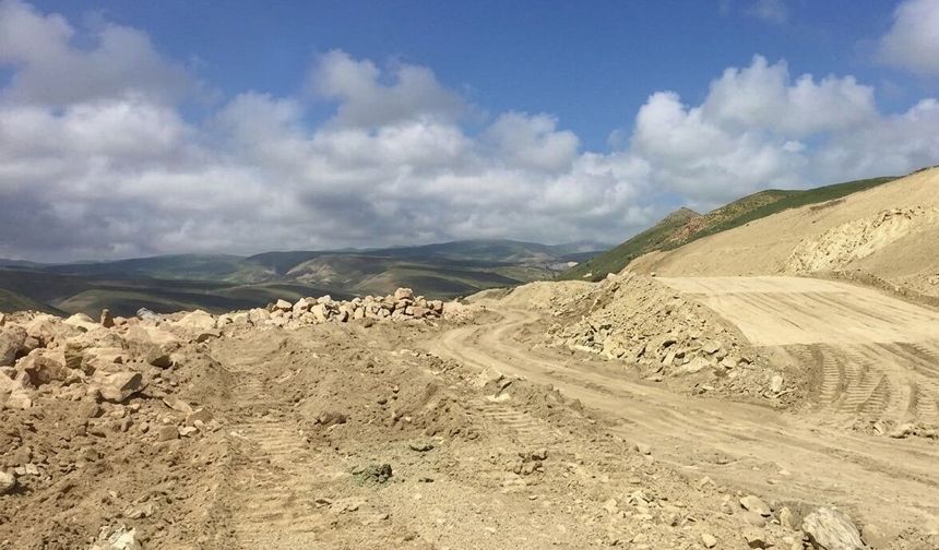 Erzincan-Çayırlı Yolunda Trafik Durduruldu