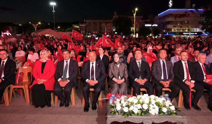 Erzincan'da 15 Temmuz'un 10. Yılında Demokrasi Nöbeti: Şehitler Dualarla Anıldı