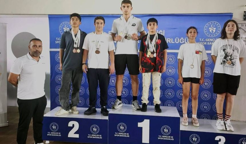 Erzincanlı Yüzücülerden ANALİG Bölge Müsabakalarında Madalya Yağmuru