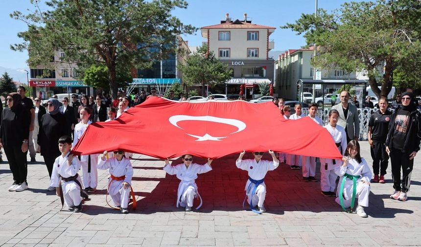 Atatürk'ün Erzincan'a Gelişinin 107. Yılı Düzenlenen Törenle Kutlandı