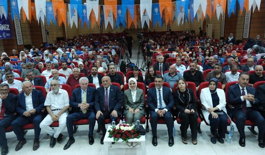 Bakan Göktaş Erzincan’da AK Parti İl Danışma Meclisi Toplantısı’nda Partililerle Buluştu (VİDEO)