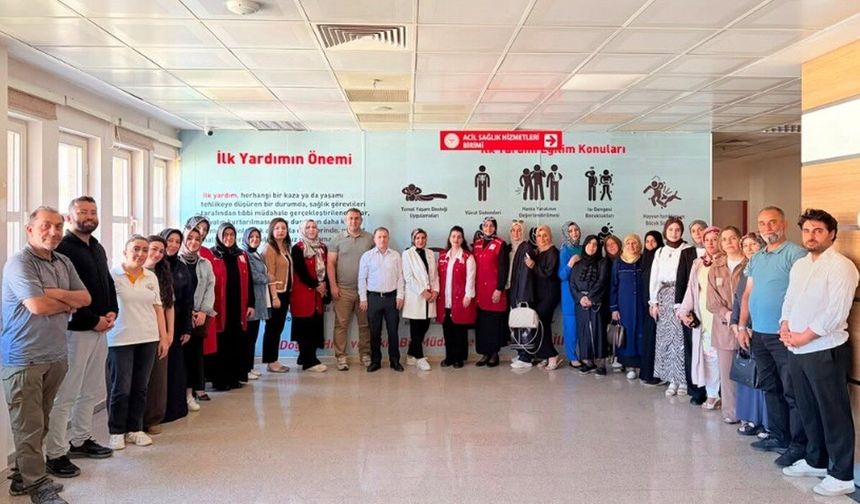 Erzincan Kızılay Kadın Gönüllüleri İlk Yardım Sertifikalarını Aldı