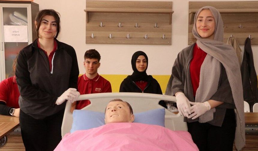 Erzincan'da Sağlık Ordusuna Nitelikli Personel Yetişiyor