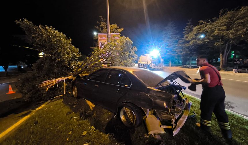 Erzincan'da İki Otomobil Çarpıştı, 1 Yaralı