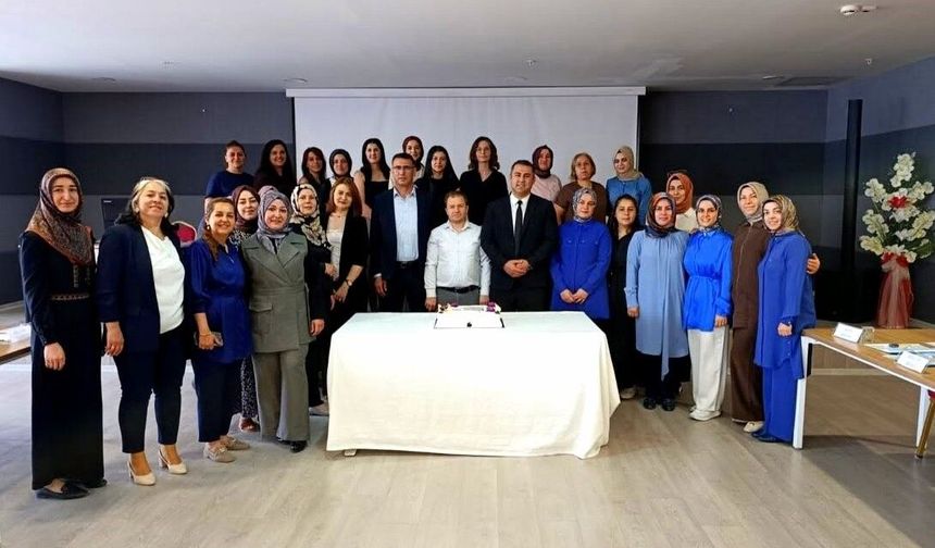 Erzincan'da Sağlık Personeline Anne ve Bebek Sağlığı Eğitimi