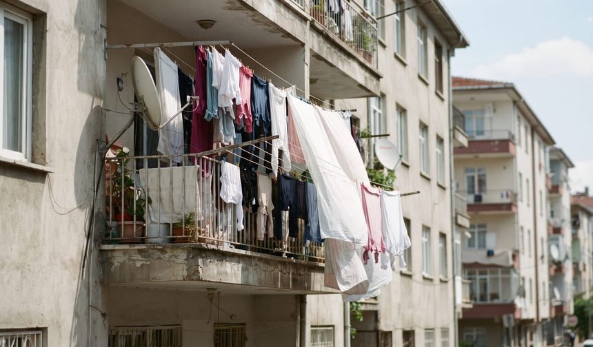 Balkona çamaşır asanlara mahkeme yolu gözüküyor!