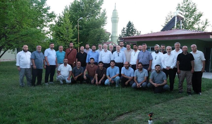 Doç. Dr. Burhan İşliyen Erzincan'da Din Görevlileriyle Bir Araya Geldi