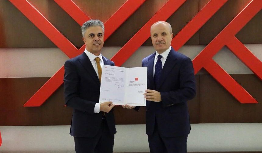 EBYÜ Rektörü Kuyrukluyıldız Mazbatasını Aldı
