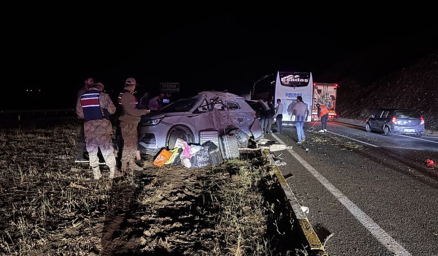 Erzincan-Sivas Karayolunda Feci Kaza: 7 Yaralı (VİDEO)