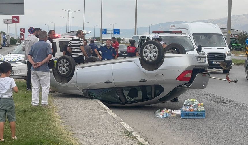 Erzincan’da Trafik Kazası: Takla Atan Otomobilde 2 Kişi Yaralandı (VİDEO)