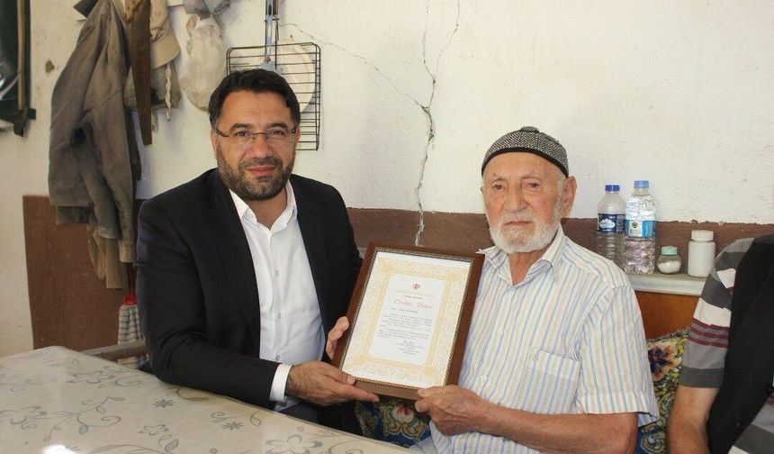 Evini Türkiye Diyanet Vakfı'na Bağışladı: Çocuk Yaşta Başlayan Zorluklar, Gönül Zenginliğiyle Son Buldu