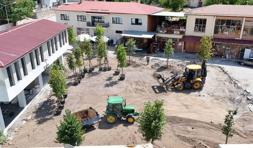 Kemah’ta İlçe Meydanı Projesi İçin Çalışmalar Sürüyor