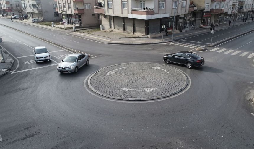 Kavşaklarda geçiş önceliği nasıl bilinmeli?