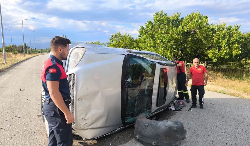 Erzincan’da Otomobil Aydınlatma Direğine Çarptı: 1 Yaralı