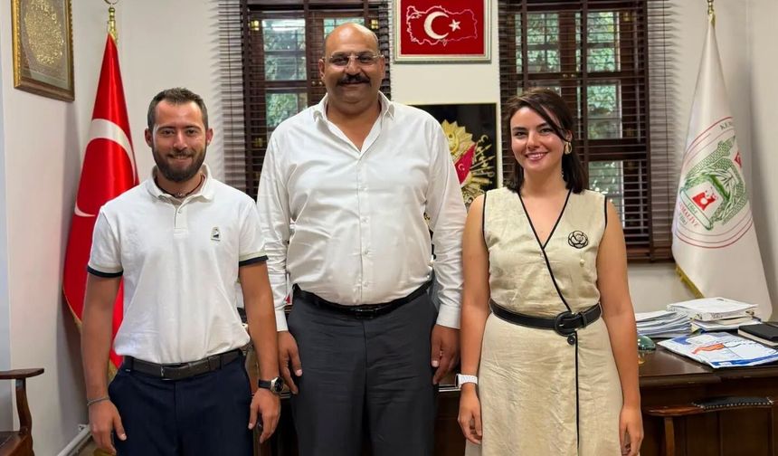 Kemaliye'de Vefa Örneği: Dr. Ayhan Enes Işık ve Kardelen Işık'a Fahri Hemşehrilik Beratı