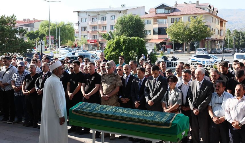 Şehit Babası Mehmet Zengin Erzincan'da Son Yolculuğuna Uğurlandı