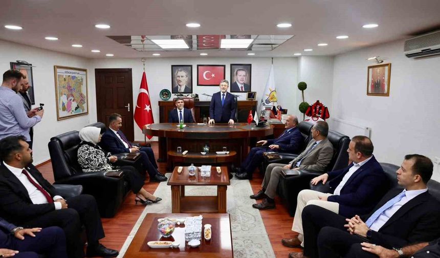 Bakan Yumaklı, AK Parti Erzincan İl Başkanlığında teşkilatla buluştu