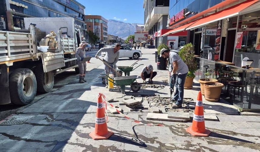 Erzincan’da yol ve kaldırımlarda bakım seferberliği