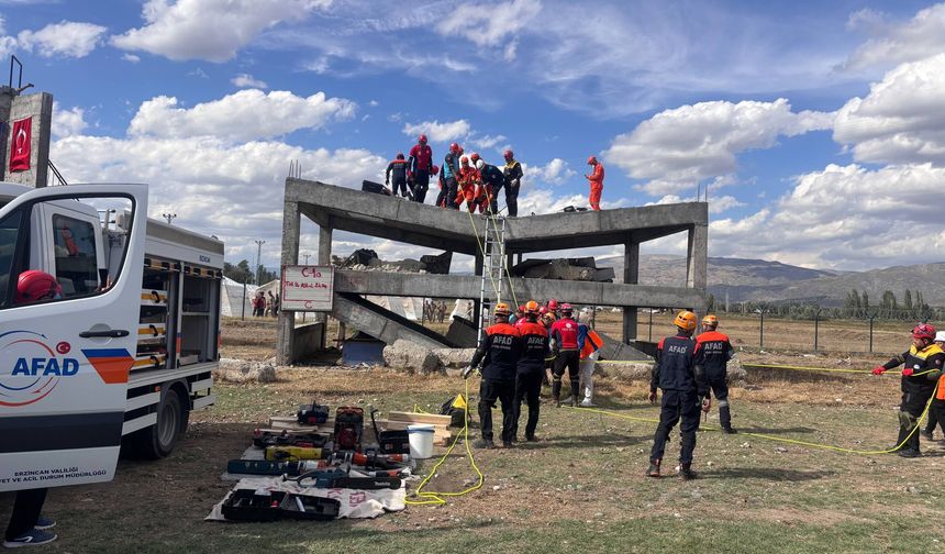 Erzincan’da 6,9 Büyüklüğündeki Deprem Senaryosu Sahada Uygulandı (VİDEO)