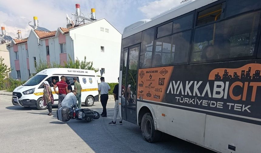 Erzincan'da midibüs ile motosiklet çarpıştı: 1 yaralı