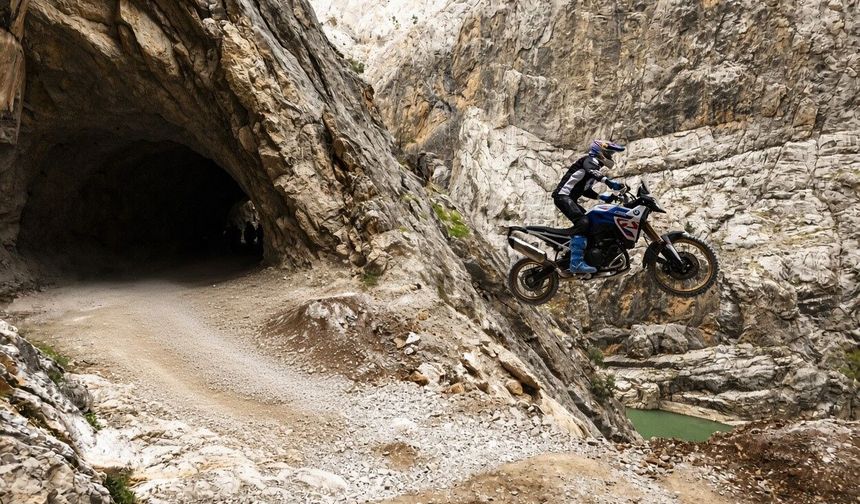 Motosiklet tutkunlarının iki ekstrem rotası: Karanlık Kanyon ve D915