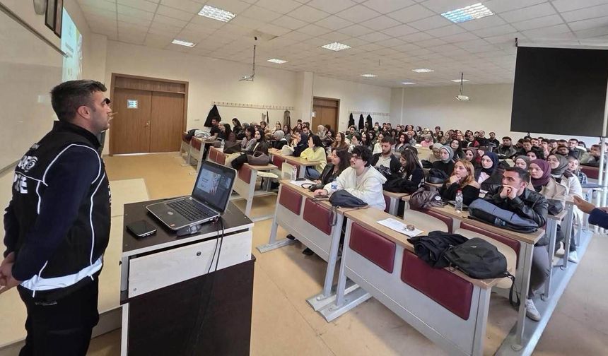 Erzincan’da 610 Üniversite Öğrencisine Narkorehber Eğitimi