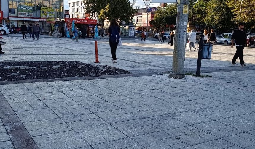 Şehrin Vitrinine Yakışmıyor: Erzincan Cumhuriyet Meydanı Bakım İstiyor
