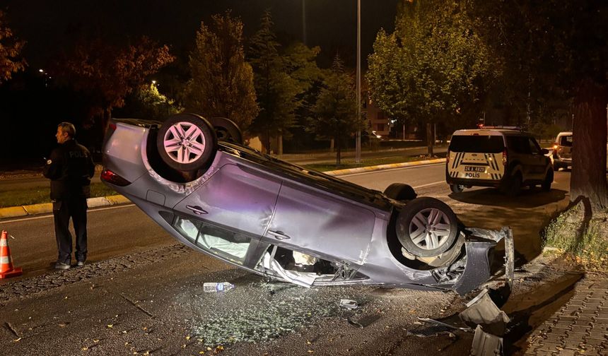 Erzincan'da Araç Takla Attı Sürücü Yaralandı (VİDEO)