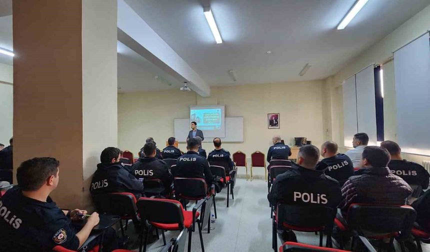 Erzincan POMEM'de polis memurlarına 'Baba Okulu' semineri