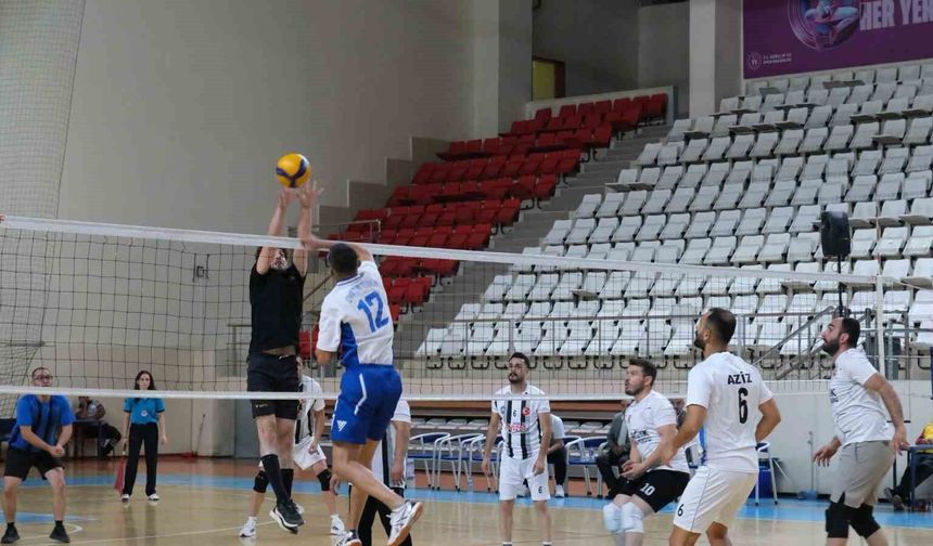 Erzincan'da Kamu Spor Oyunları Voleybol İl Birinciliği başladı