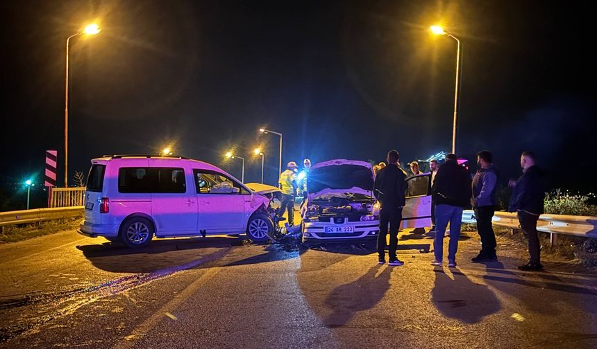 Erzincan-Çağlayan Yolunda Kaza: 2 Yaralı (VİDEO)