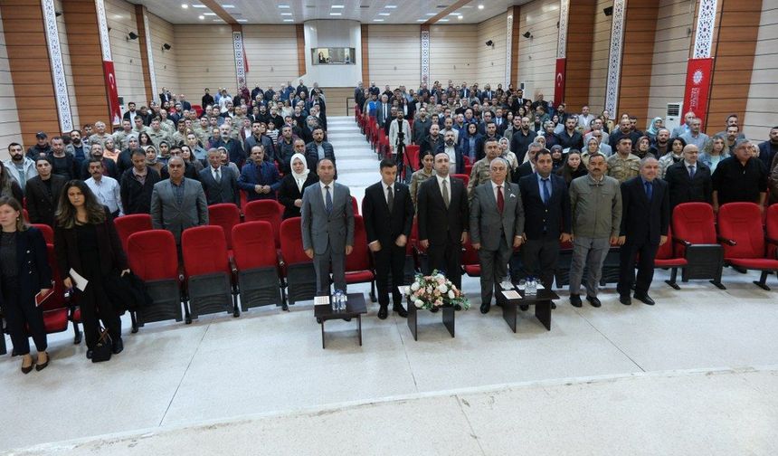Kamu Yönetiminde Yeni Dönem Başladı! Erzincan'daki Kritik Buluşmada İletişim Stratejileri Yeniden Tanımlandı