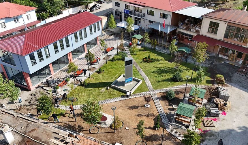Kemah Yeni Meydanına Kavuşuyor
