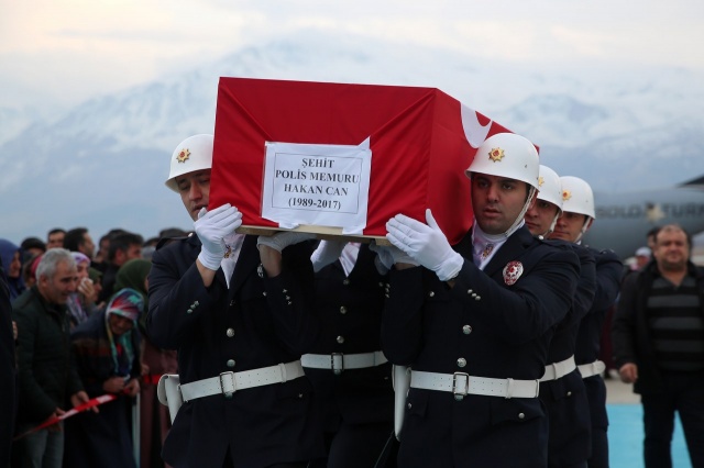 Şehit polis Hakan can'ın cenazesi Erzincan'a getirildi