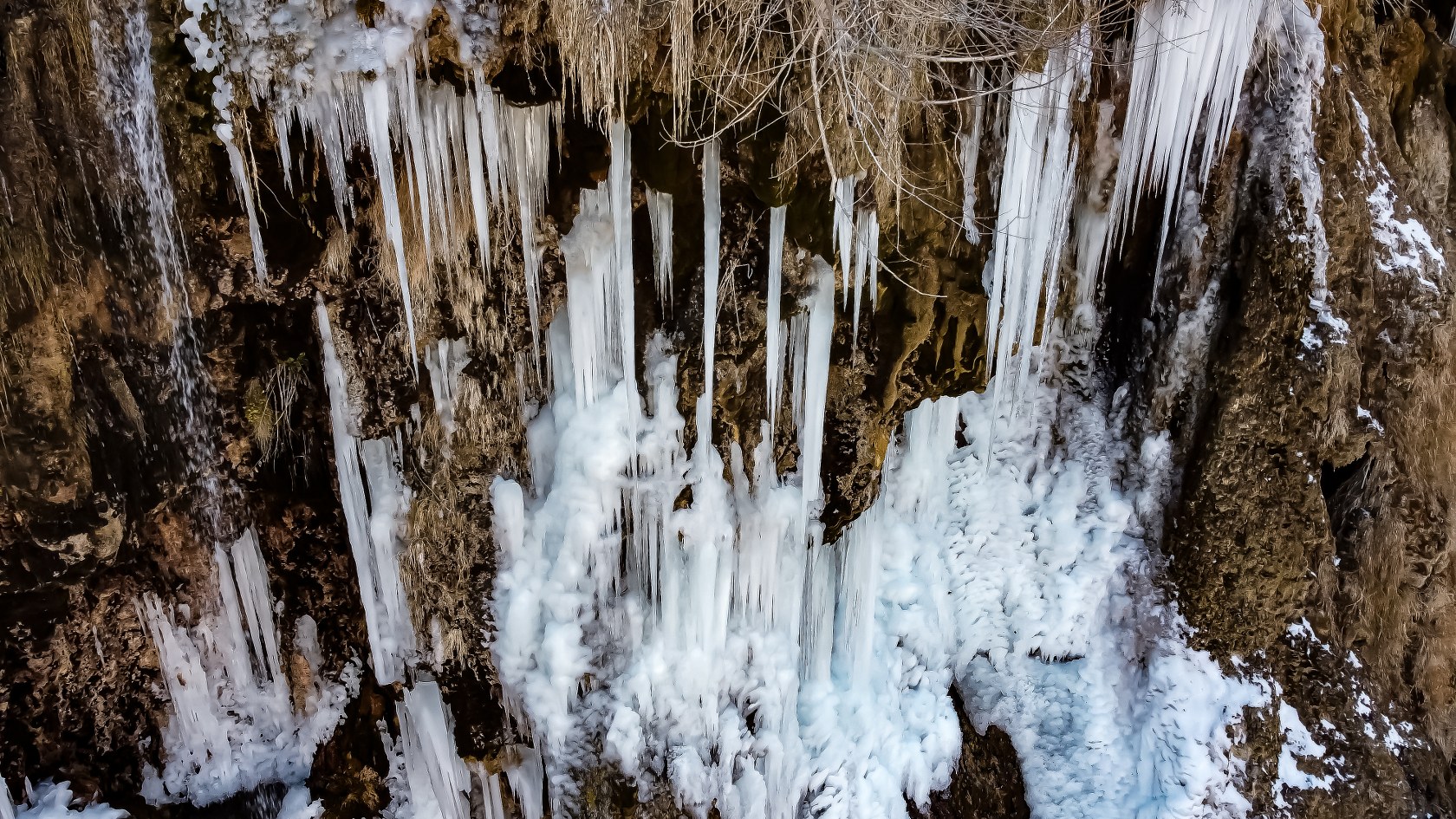 Girlevik Şelalesi Erzincan (KIŞ)