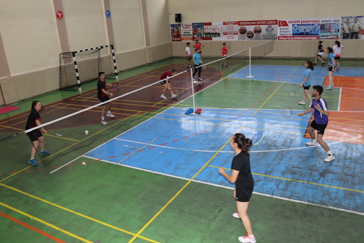 En iyi  badmintoncular Erzincan'da yetişiyor (3)_1280x853